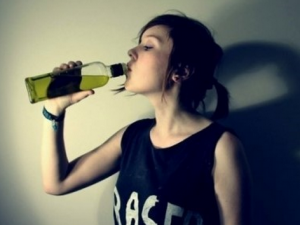 無論喝什么酒都要適量-喝酒能延壽是真假？