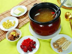 讓煲湯更鮮美-煲湯時(shí)加水應(yīng)沒過食材