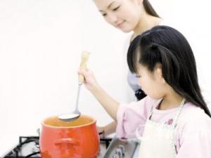 早喝水午喝湯睡前要喝蜜，湯湯水水補(bǔ)充元?dú)? /></a> </div>
                  <div   id=