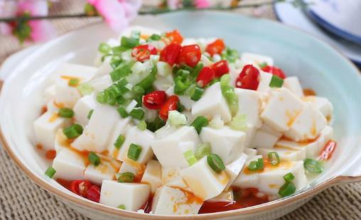 天天吃豆腐嘌呤會高嗎?豆腐吃著有點(diǎn)苦是咋回事?