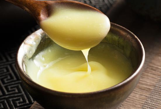 女人喝蜂王漿的好處 女性經(jīng)常吃蜂王胎的害處