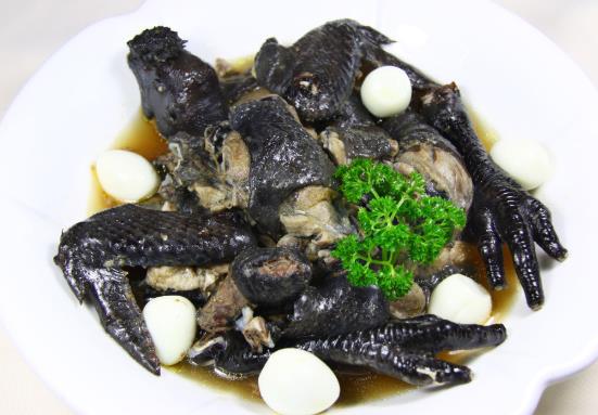 烏雞比一般的雞營養(yǎng)價值高嗎?烏雞好吃還是普通雞肉好吃?