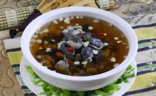 烏雞是不是發(fā)物?烏雞可以和海帶一起吃嗎?