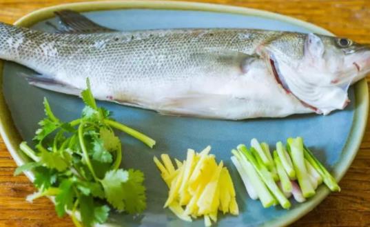 痛風(fēng)患者可以吃鱸魚嗎?鱸魚不宜和什么一起吃?