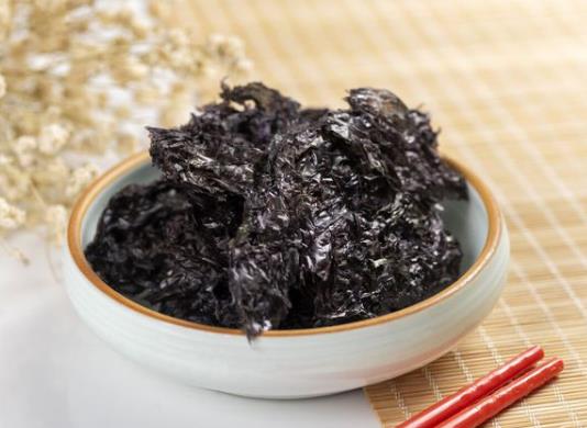 紫菜湯有點(diǎn)紅色的正常嗎?紫菜湯顏色稍紅能吃嗎?