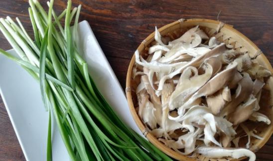 尿酸高可以吃平菇嗎?吃放久的平菇會(huì)中毒嗎?