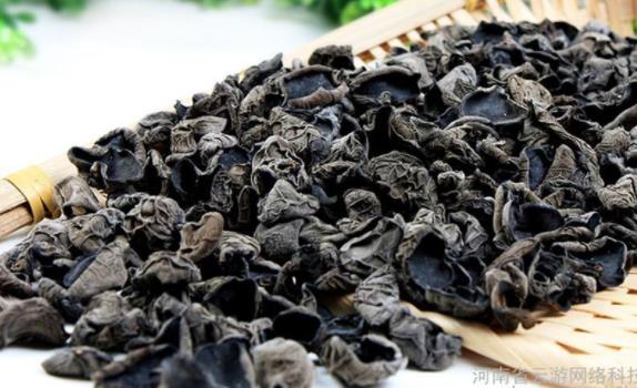 木耳有酒精味還可以吃嗎?怎么吃木耳不易胃疼?