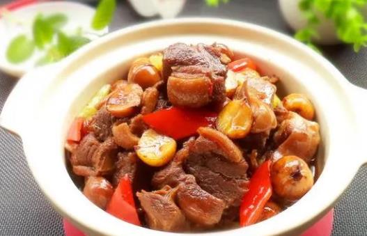 哪些人不適合吃羊肉?羊肉吃多了會(huì)怎樣?