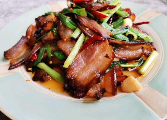 臘肉過(guò)期了但包裝很好能不能吃?臘肉一直放在冷藏室二年多了可以吃嗎