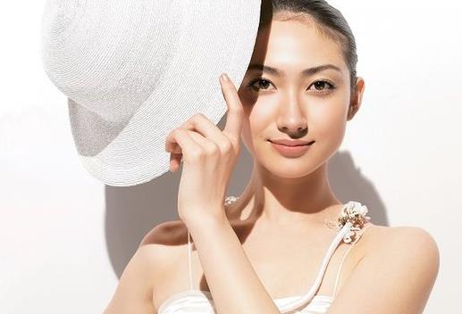 皮膚保養(yǎng):女人每天防曬必修課