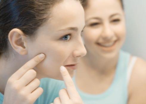 男人最受不了女朋友的5種肌膚問題:痘痘、皮膚松弛、毛孔粗大