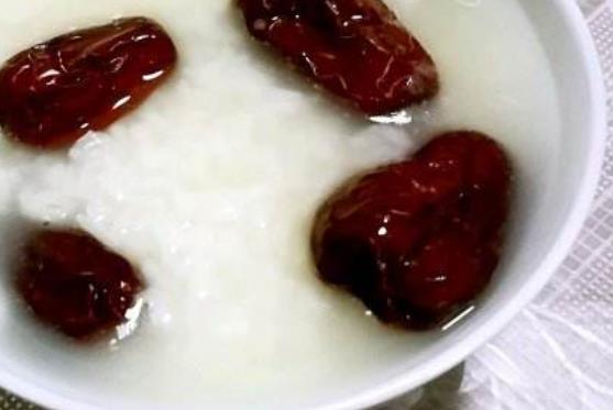 紅棗美食吃出青春不老肌 吃紅棗對養(yǎng)膚有好處