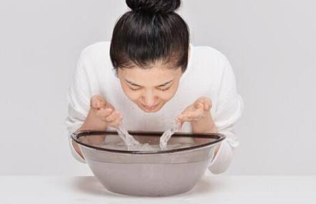 用淘米水洗臉的正確方法 洗臉的誤區(qū)你犯過(guò)嗎