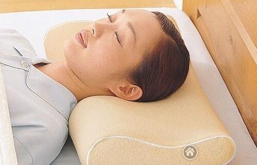 怎樣的枕頭對頸椎好?頸椎病人如何選枕頭 什么材質(zhì)的枕頭更好