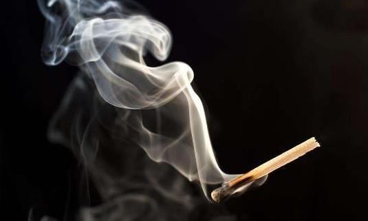 如何減少吸煙對人體造成的傷害?抽煙對臉上的痘痘有影響嗎