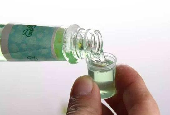 花露水噴傷口會痛嗎?花露水噴在傷口里邊有事嗎?