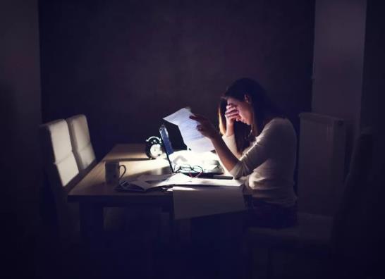 長期熬夜突然正常作息內(nèi)分泌會紊亂嗎?長期熬夜突然正常作息影響月經(jīng)嗎
