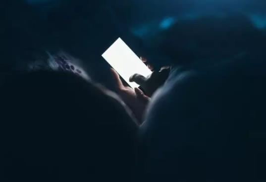 長期熬夜突然正常作息內(nèi)分泌會紊亂嗎?長期熬夜突然正常作息影響月經(jīng)嗎