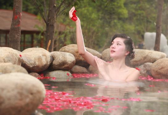 泡溫泉一次泡多長時間最好?女性泡溫泉的好處