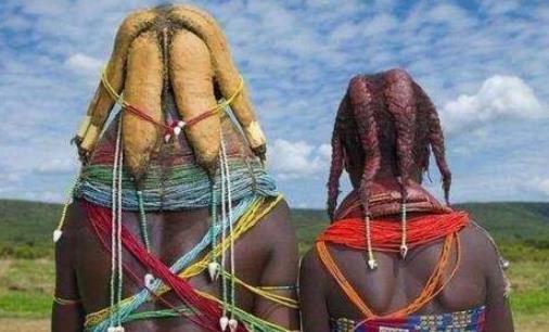 世界上最臟的女人 安哥拉部落女人用牛糞洗頭
