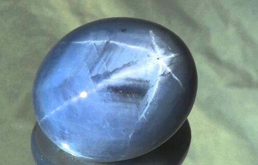 世界上最大的藍(lán)寶石 亞當(dāng)之星三億美元售出