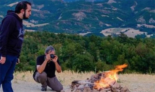 世界上最小的火山 圍在布斯卡火山旁邊如同篝火晚會