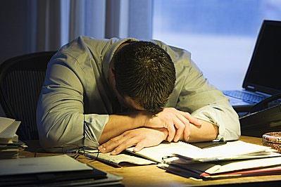 男人經(jīng)常熬夜晚睡覺對身體有哪些傷害
