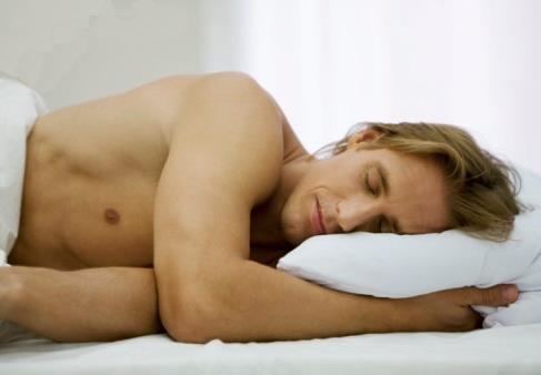 男人裸睡對(duì)身體好嗎?男人睡眠不好怎么辦