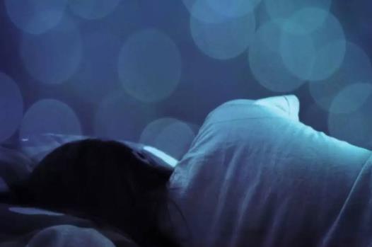 晚上閉著眼大腦卻沒法進入睡眠怎么辦?失眠為什么隔一天犯一次?