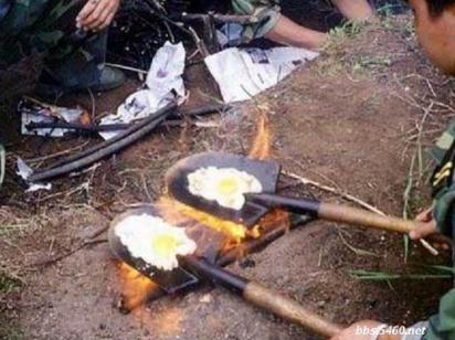 搞笑圖片：牛人幽默搞笑總有一張雷倒你，鐵鍬煎蛋