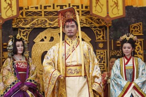《隋唐英雄》遭吐槽:張衛(wèi)健三妻四妾花心劉曉慶扮嫩