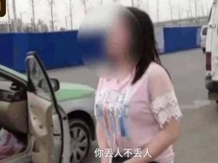 出租車(chē)司機(jī)偷拍女乘客私密處和胸 女子:你比我爸都大,丟不丟人