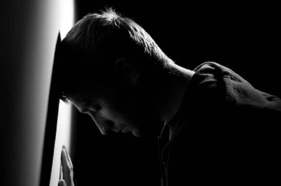 什么性格的人容易得抑郁癥?得了抑郁癥的人為什么會(huì)想死