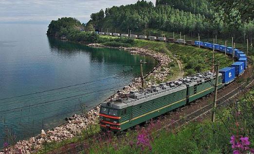 家屬可以送老年旅客進(jìn)站乘火車嗎?乘火車可以帶多少香煙?