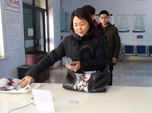 2022辦身份證加急多少錢?臨時(shí)身份證15分鐘辦好真的假的