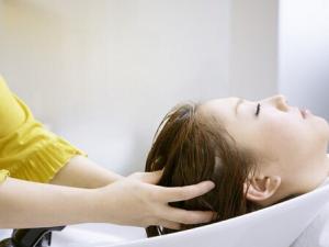 如何用側(cè)柏葉洗頭？側(cè)柏葉對脫發(fā)的功效