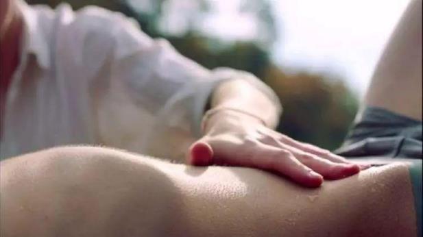 女人看黃片正常嗎?女生看A片下面會(huì)濕嗎?有危害嗎
