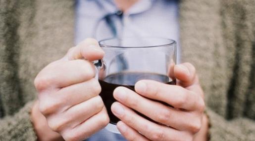 女性為什么會手腳冰涼 手腳冰涼的情況該怎么改善
