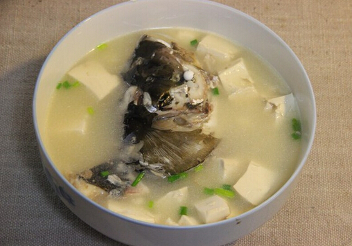 魚頭豆腐湯的做法-魚頭豆腐湯怎么做?