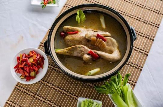 燉鴨湯的鴨肉是不是越肥越好?清燉鴨湯怎樣做不腥?