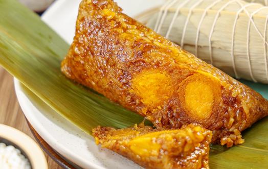 咸蛋黃粽子的咸蛋黃是生的還是熟的 端午節(jié)吃粽子是為了紀(jì)念誰
