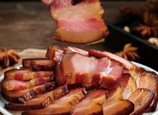 臘肉晾曬前要用溫開(kāi)水洗一下嗎?臘肉抹什么會(huì)不招蒼蠅