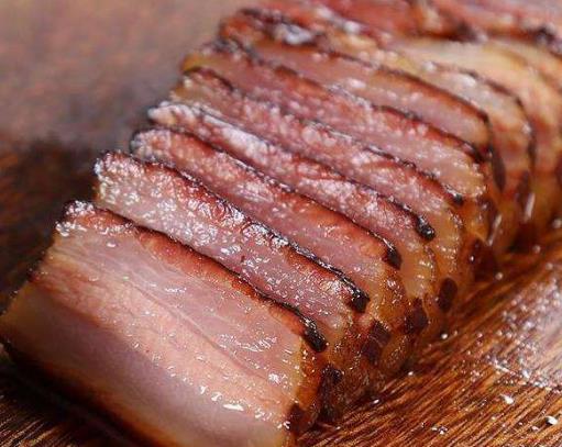臘肉每斤要放多少鹽?臘肉放陽(yáng)臺(tái)上曬會(huì)臭嗎