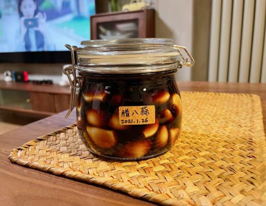 可樂瓶可以腌臘八蒜嗎?臘八蒜切根部為什么會(huì)變黑