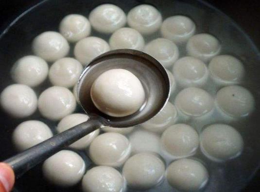 湯圓怎么煮不會粘在一起?煮湯圓需要加冷水嗎