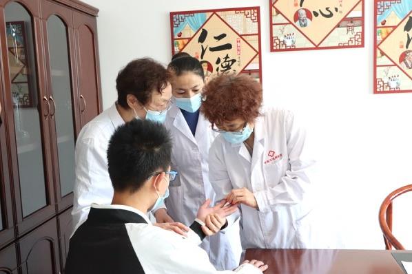 北京段婷教授聯(lián)合濟南中醫(yī)風濕病醫(yī)院多學科專家,構筑風濕疾病三階梯“防風墻”