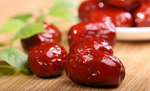 紅棗泡水什么時(shí)候喝最好 喝紅棗泡水最佳時(shí)間