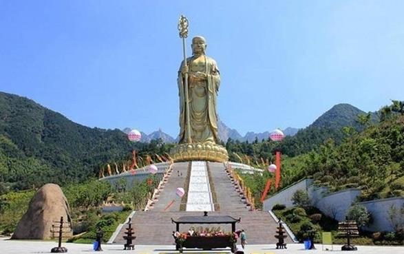 第四位:九華山地藏菩薩露天銅像.jpg