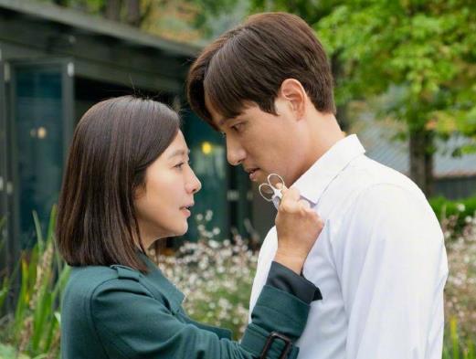 2021十大“爆款”影視作品排行榜,《無(wú)依之地》《后翼?xiàng)壉泛懿诲e(cuò)
