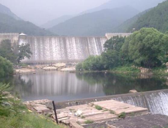 中國(guó)著名大型水庫(kù),三峽水庫(kù)是人工湖泊、龍?zhí)端畮?kù)是我國(guó)第二大水電站